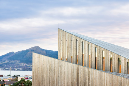 Press kit | 2220-01 - Press release | Knarvik Community Church - Reiulf Ramstad Arkitekter - Institutional Architecture - Photo credit:  Hundven-Clements_Photography 