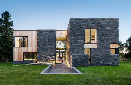 Press kit | 1641-01 - Press release | Hemmingford House - SIMARD architecture - Residential Architecture - Photo credit: Stéphane Brügger