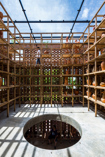 Press kit | 2173-01 - Press release | The Terra Cotta Studio for an artist next to Thu Bon river - Tropical Space - Commercial Architecture - Upstair interior - Photo credit: Hiroyuki Oki