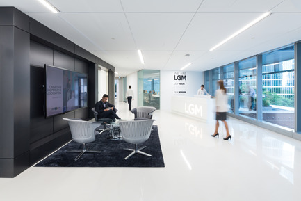 Press kit | 2073-01 - Press release | DIALOG awarded ‘Best Tenant Improvement’ for LGM’s Vancouver Head Office - DIALOG - Commercial Interior Design - LGM's office reception <br> - Photo credit: Ema Peter<br>