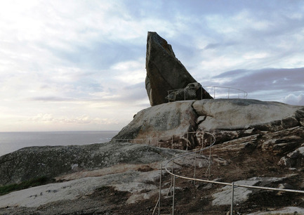 Press kit | 1830-07 - Press release | FAD Awards Winners 2016 - FAD - Fostering Arts and Design - Competition - 2016 FAD Town and Landscape Award<br><br>'Mirador da Pedra da Rá'<br>Riveira, A Coruña (Spain)<br><br>Authors:<br>Carlos Seoane, architect (CSA arquitectura)          <br>Building engineer: Luis Romero          <br>Engineer: Marcial de la Fuente <br><br> - Photo credit: Hector Santos