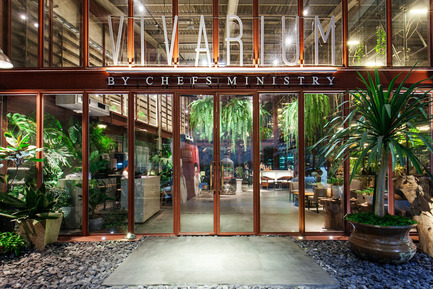 Press kit | 1972-01 - Press release | ‘Vivarium’ - A Tractor Warehouse Turned Restaurant by Hypothesis Won the INSIDE Award 2015 - Hypothesis - Commercial Interior Design -  The entrance to the restaurant  - Photo credit:  Hypothesis  