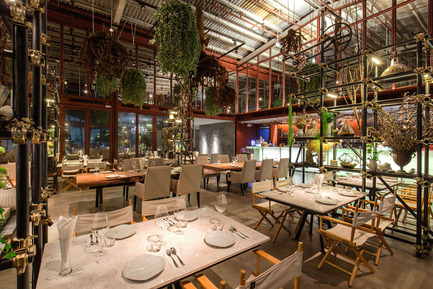 Press kit | 1972-01 - Press release | ‘Vivarium’ - A Tractor Warehouse Turned Restaurant by Hypothesis Won the INSIDE Award 2015 - Hypothesis - Commercial Interior Design - The dining area - Photo credit:  Hypothesis 