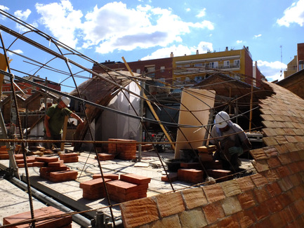 Press kit | 2070-01 - Press release | Brick-topia by Map13 Barcelona, winner of the WAN Temporary Small Spaces Award 2015 - Map13 Barcelona - Institutional Architecture - Construction of Brick-topia. - Photo credit: Manuel de Lózar y Paula López Barba