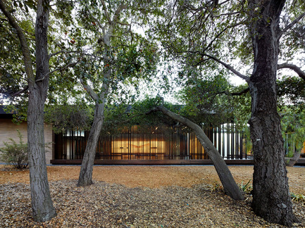 Press kit | 2112-02 - Press release | Windhover Contemplative Center selected as Architizer A+ Finalist - Aidlin Darling Design - Institutional Architecture -         <br> View from the Oak Grove during daylight hours. The paintings are washed in daylight within the darker interior contemplative spaces. - Photo credit: Matthew Millman