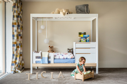 Press kit | 2473-01 - Press release | TICIA The Growing Bed - Complojer for kids - Product - Ticia for one- 2.step cosy children bed  with fall guards an storege space in the upper bed structure - Photo credit: complojerforkids