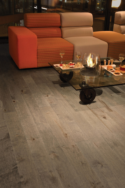 Press kit | 1639-02 - Press release | The Imagine Collection from Mirage: designed to help hiding the marks and scuff of daily use - Mirage Hardwood Floors - Residential Interior Design -  Old Maple Rock Cliff, Cork Look - Photo credit: Mirage Hardwood Floors<br>