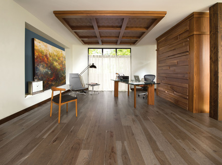 Press kit | 1639-02 - Press release | The Imagine Collection from Mirage: designed to help hiding the marks and scuff of daily use - Mirage Hardwood Floors - Residential Interior Design -  Old Hickory Barn Wood, Distressed Look  - Photo credit: Mirage Hardwood Floors<br>