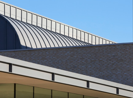 Press kit | 1164-01 - Press release | The Harley Gallery - Hugh Broughton Architects - Art - Detail of the barrel-vaulted zinc roof, The Harley Gallery, Welbeck Estate<br> - Photo credit:  Hufton+Crow 