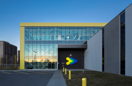 Press kit | 846-18 - Press release | Colourful Cladding for the STM - Ceragres - Commercial Architecture - STM Stinson bus garage - Photo credit:         © Photos : Stéphane Groleau
