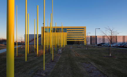 Press kit | 846-18 - Press release | Colourful Cladding for the STM - Ceragres - Commercial Architecture - STM Stinson bus garage - Photo credit:         © Photos : Stéphane Groleau