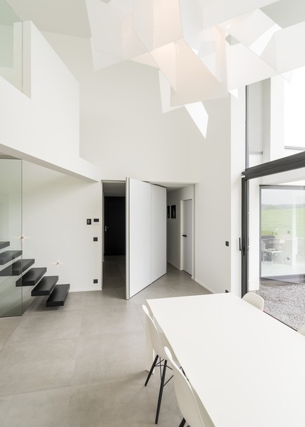 Press kit | 2163-01 - Press release | Pivoting Room Divider - ANYWAY doors - Product - Modern pivot door with central axis pivoting hinge - Photo credit: ANYWAYdoors - Photographer Koen Dries