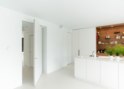 Press kit | 2163-01 - Press release | Pivoting Room Divider - ANYWAY doors - Product - Modern pivot door with offset axis 180° pivoting hinge - Photo credit: ANYWAYdoors - Photographer Koen Dries