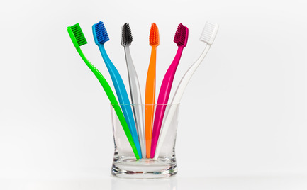 Press kit | 2482-01 - Press release | biobrush - The Biodegradable Toothbrush from Berlin - biobrush GmbH - Product - biobrush  - Photo credit: Thomas Zipf<br>