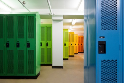 Press kit | 1299-01 - Press release | Sainte-Anne Academy, the school of tomorrow - Taktik design - Institutional Architecture - Locker room - Photo credit: Maxime Brouillet