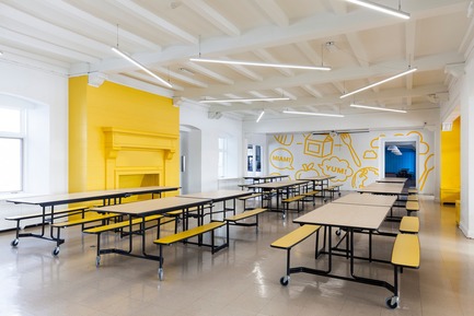 Press kit | 1299-01 - Press release | Sainte-Anne Academy, the school of tomorrow - Taktik design - Institutional Architecture - Yellow cafeteria - Photo credit: Maxime Brouillet