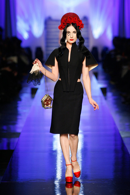 Press kit | 696-04 - Press release | The Fashion World of Jean Paul Gaultier: From the sidewalk to the catwalk - Montreal Museum of Fine Arts (MMFA) - Event + Exhibition - Photo credit: MBAM