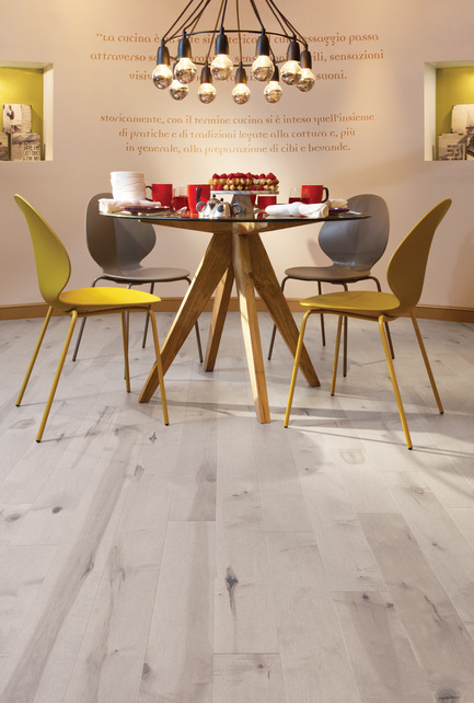 Press kit | 1639-01 - Press release | The new Flair collection by Mirage - Mirage Hardwood Floors - Residential Interior Design -  Maple Snow Drift - Heavy character<br>  - Photo credit: Planchers Mirage<br>