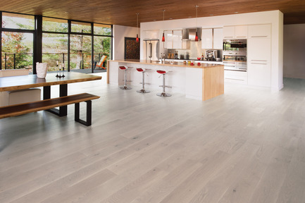 Press kit | 1639-01 - Press release | The new Flair collection by Mirage - Mirage Hardwood Floors - Residential Interior Design - White Oak Snowdrift - Light character<br> - Photo credit: Mirage Hardwood Floors