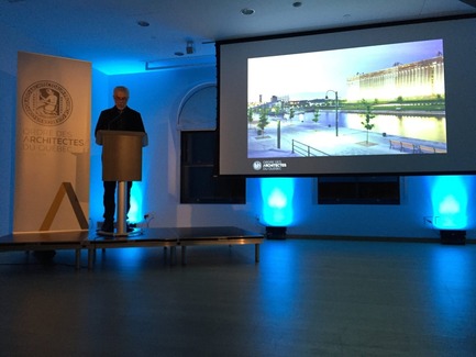 Press kit | 1081-04 - Press release | Ten years of Humà - Humà design + architecture - Residential Architecture -  Aurèle Cardinal receiving the Medal of Merit from the Ordre des architectes du Québec." <br>  - Photo credit: OAQ