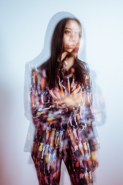 Press kit | 3867-01 - Press release | Sarah Donofrio to Debut New Accessory Collection - One Imaginary Girl - Fashion Design - Fashion Sketch print suit - Photo credit: Myles Katherine