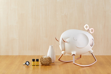 Press kit | 2541-01 - Press release | The Endangered - Trigger Design - Industrial Design - The Endangered: Elephant<br>352(L) X 236(W) X 315(H) mm<br>ABS, Matte painted white ceramic finishing. Rose gold on aluminum<br>Scent: White Tea Fig by AllSense Scent Lab - Photo credit: Cause & Effect Studio