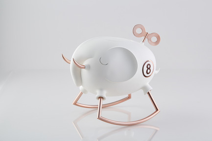 Press kit | 2541-01 - Press release | The Endangered - Trigger Design - Industrial Design - The Endangered: Elephant<br>352(L) X 236(W) X 315(H) mm<br>ABS, Matte painted white ceramic finishing. Rose gold on aluminum<br>Scent: White Tea Fig by AllSense Scent Lab - Photo credit: Cause & Effect Studio