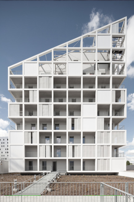 Press kit | 809-13 - Press release | Azure announces the winners of the fifth annual AZ Awards - Azure Magazine - Competition - Residential Architecture – Multi-Unit: Antonini Darmon: Oiseau des Îles Social Housing, Nantes, France<br> - Photo credit: n/a