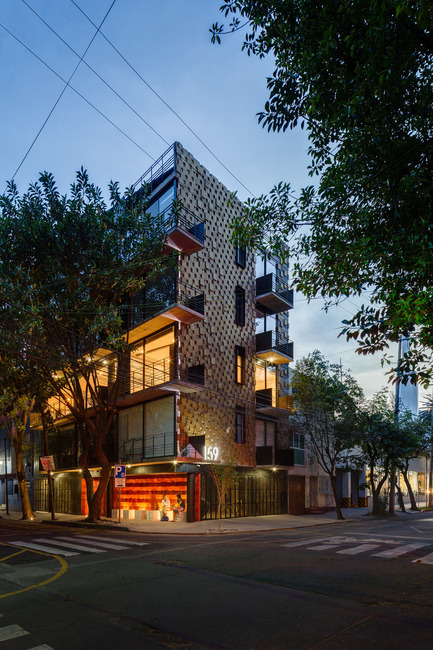 Press kit | 1825-01 - Press release | Just Be Apartments - Arqmov Workshop - Residential Architecture -  Main Façade  - Photo credit: Rafael Gamo