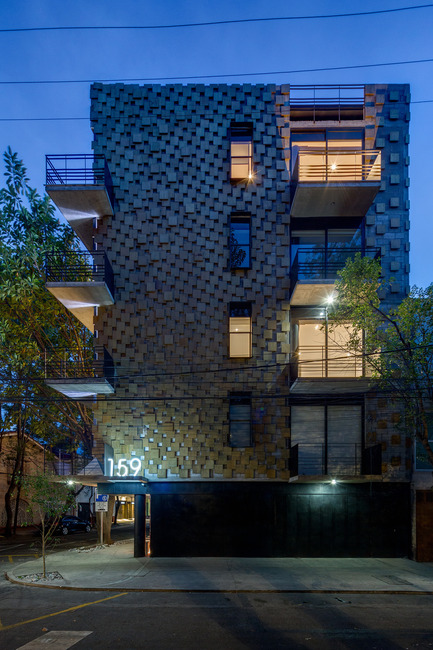 Press kit | 1825-01 - Press release | Just Be Apartments - Arqmov Workshop - Residential Architecture -  Main Façade, Night 