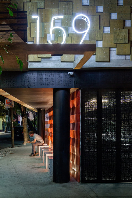 Press kit | 1825-01 - Press release | Just Be Apartments - Arqmov Workshop - Residential Architecture - Benches - Photo credit: Rafael Gamo