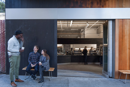 Press kit | 1771-01 - Press release | Coffee Bar Revitalizes Area - jones | haydu - Commercial Architecture - Entrance - Photo credit: Art Gray