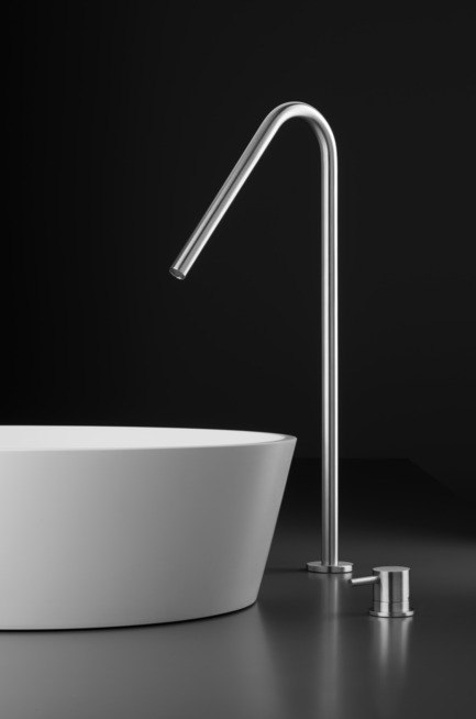 Press kit | 1161-01 - Press release | INOX stainless steel tapware series - New collection - Blu Bathworks - Product - Inox Spout TOX137 & TOX811R mixer - Photo credit: Blu Bathworks