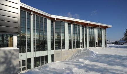 Press kit | 755-04 - Press release | Alouette University Building, UQAC - BGLA | Architecture + Design urbain - Institutional Architecture - Curtain wall facing south to encourage passive solar heating - Photo credit: BGLA