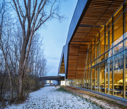 Press kit | 865-10 - Press release | The Bibliothèque du Boisé: Grand Prix d'excellence of OAQ 2015 - Cardinal Hardy* / Labonté Marcil / Éric Pelletier* architectes in consortium (*Lemay) - Institutional Architecture - Photo credit: Doublespace photography