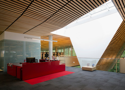 Press kit | 865-10 - Press release | The Bibliothèque du Boisé: Grand Prix d'excellence of OAQ 2015 - Cardinal Hardy* / Labonté Marcil / Éric Pelletier* architectes in consortium (*Lemay) - Institutional Architecture - Photo credit: Yien Chao