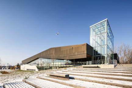 Press kit | 865-10 - Press release | The Bibliothèque du Boisé: Grand Prix d'excellence of OAQ 2015 - Cardinal Hardy* / Labonté Marcil / Éric Pelletier* architectes in consortium (*Lemay) - Institutional Architecture - Photo credit: Doublespace photography