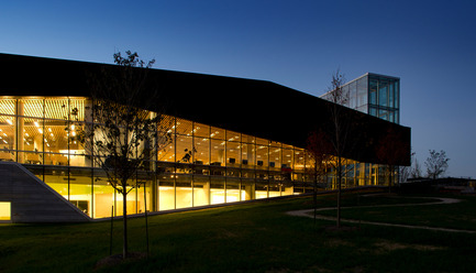 Press kit | 865-10 - Press release | The Bibliothèque du Boisé: Grand Prix d'excellence of OAQ 2015 - Cardinal Hardy* / Labonté Marcil / Éric Pelletier* architectes in consortium (*Lemay) - Institutional Architecture - Photo credit: Yien Chao