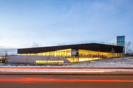 Press kit | 865-10 - Press release | The Bibliothèque du Boisé: Grand Prix d'excellence of OAQ 2015 - Cardinal Hardy* / Labonté Marcil / Éric Pelletier* architectes in consortium (*Lemay) - Institutional Architecture - Photo credit: Doublespace photography