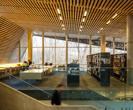 Press kit | 865-10 - Press release | The Bibliothèque du Boisé: Grand Prix d'excellence of OAQ 2015 - Cardinal Hardy* / Labonté Marcil / Éric Pelletier* architectes in consortium (*Lemay) - Institutional Architecture - Photo credit: Doublespace photography