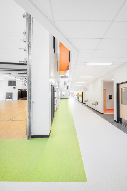 Press kit | 752-03 - Press release | Bronze tightrope walker… welcomes Park Extension schoolchildren - NFOE et associés architectes - Institutional Architecture - Interior view - Photo credit: Charles Lanteigne