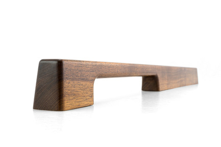 Press kit | 2479-01 - Press release | Introducing TIRAR - TIRAR - Product - TIRAR door pull 900mm Tasmanian Blackwood - Photo credit: TIRAR