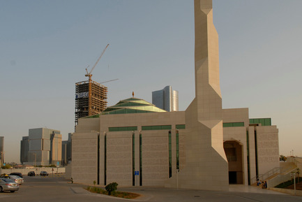 Press kit | 964-03 - Press release | A world-wide unique facade made of LUCEM light transmitting concrete in Abu Dhabi - LUCEM GmbH - Institutional Architecture - Photo credit: LUCEM