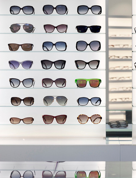 Press kit | 1845-01 - Press release | Ontario's top interior designers celebrated at the 2015 ARIDO Awards gala - Association of Registered Interior Designers of Ontario (ARIDO) - Commercial Interior Design - Finch Avenue Optometry - 2015 ARIDO Award of Excellence - Photo credit: Tom Arban<br>