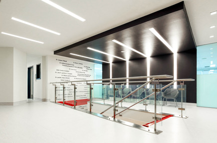 Press kit | 1152-03 - Press release | McGill University’s Faculty of Dentistry - LumiGroup - Commercial Architecture -  Secondary reception room on 2nd floor  - Photo credit: Yoshino Aoki