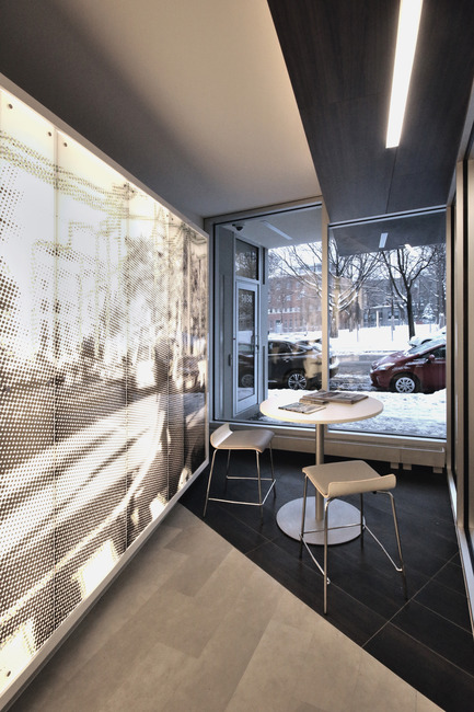 Press kit | 1170-01 - Press release | Mile-End Service Centre of the Caisse Desjardins des Versants du mont Royal - Cardin Ramirez Julien Inc. - Commercial Architecture - Backlit wall<br> - Photo credit: Vincent Audy