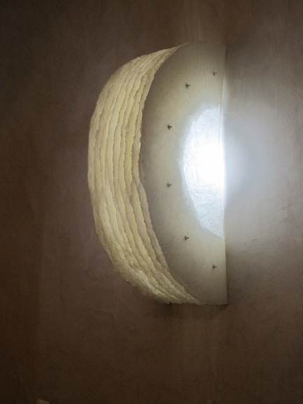 Make art objects part of your decor Press kit | 1691-01 - Press release | Make art objects part of your decor - Barda - Product - Millefeuille Half Moon Lamp - Photo credit: Jean Luc Mare