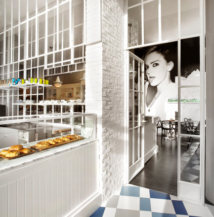 Press kit | 1048-08 - Press release | Reinventing the beauty salon experience with Her Majesty’s Pleasure - +tongtong - Commercial Interior Design - The scheme creates spaces that are both comfortable and inviting, while also addressing the design and fashion-forward culture of the neighbourhood. - Photo credit: Lisa Petrole