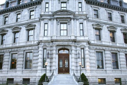 Press kit | 612-09 - Press release | Julia Gersovitz receives the Harley J. McKee Award - Fournier, Gersovitz, Moss, Drolet et associés architectes (FGMDA) - Institutional Architecture -  Restoration, Rehabilitation and Addition of the Harbour Commissioners Building (357c), Old Montreal - Photo credit: Robert Klein<br>