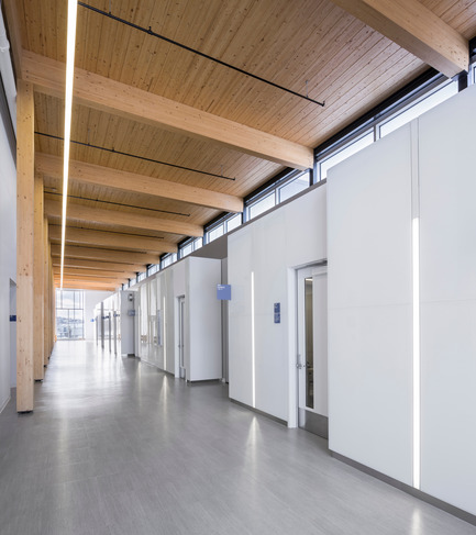 Press kit | 1152-02 - Press release | Understanding the creative use of light to define spaces - LumiGroup - Lighting Design - Public lobby - Photo credit: Stéphane Groleau